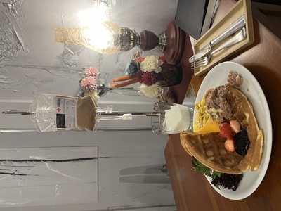 台南美食 隱藏在二樓的復古歐式餐酒館【巴黎小餐館】歐式餐酒套餐 台南美食早午餐 甜點推薦 ▴來餐酒館體驗高級感早午餐 還可以當藝術家拍美照圖片